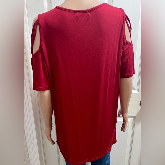 Liofoer cold shoulder top - Picture 2 of 5